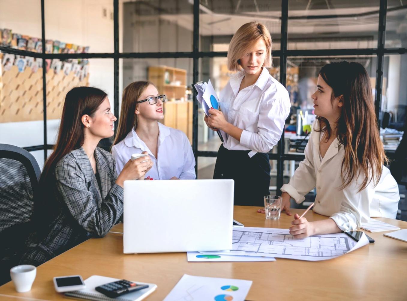 Espace de travail collaboratif où naissent nos méthodes d'enseignement