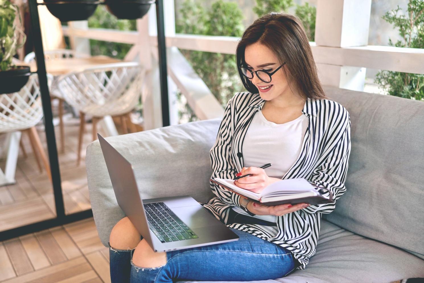 Espace de travail organisé pour gestion financière
